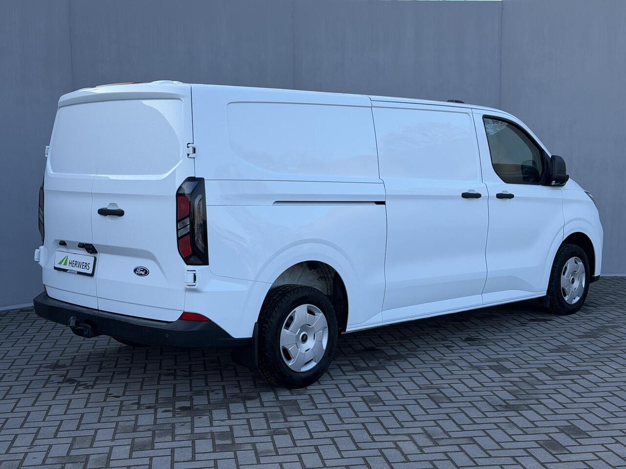 Ford TRANSIT CUSTOM 300 2.0 TDCI L2H1 Trend / Trekhaak / Dubbele schuifdeur / 2740 Kg Trekgewicht / Navigatie via Apple Carplay & Android Auto / Stoel Verwarming / Camera / PDC / Rijstrooksensor met correctie /