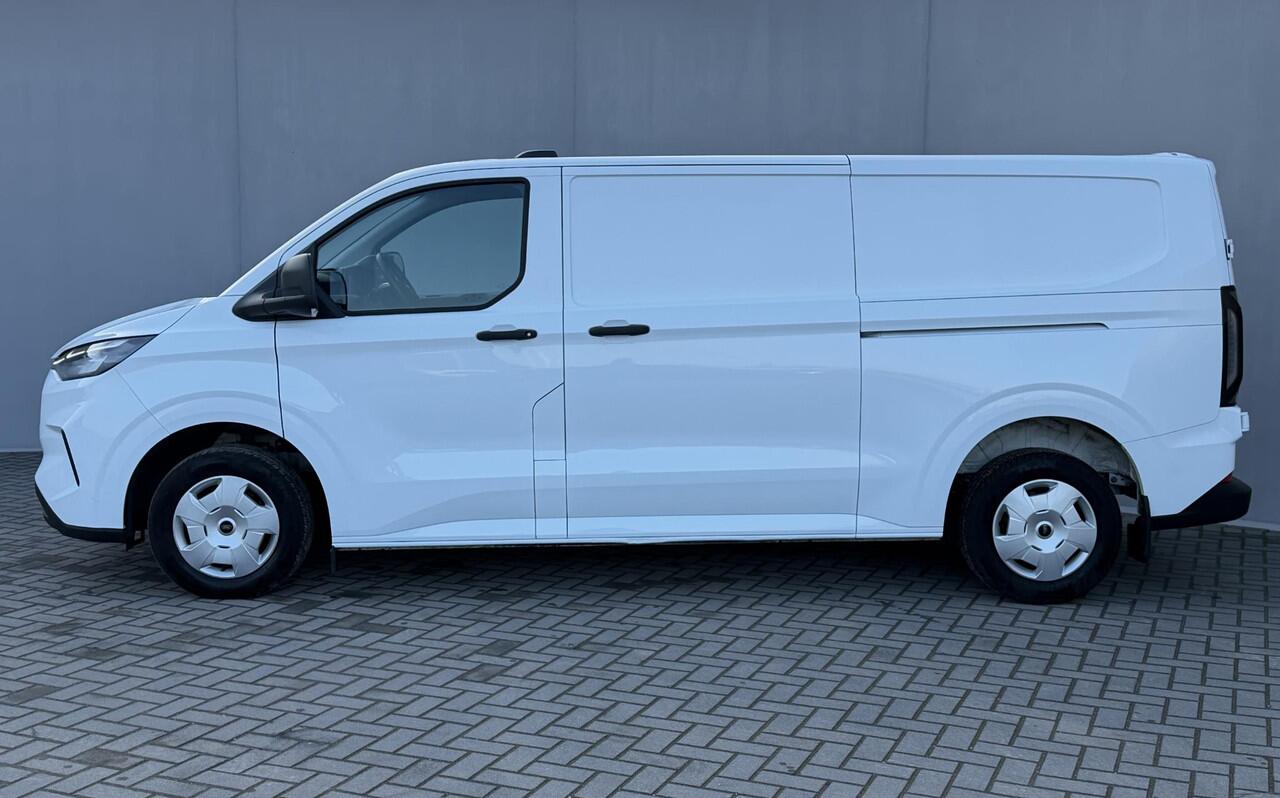 Ford TRANSIT CUSTOM 300 2.0 TDCI L2H1 Trend / Trekhaak / Dubbele schuifdeur / 2740 Kg Trekgewicht / Navigatie via Apple Carplay & Android Auto / Stoel Verwarming / Camera / PDC / Rijstrooksensor met correctie /
