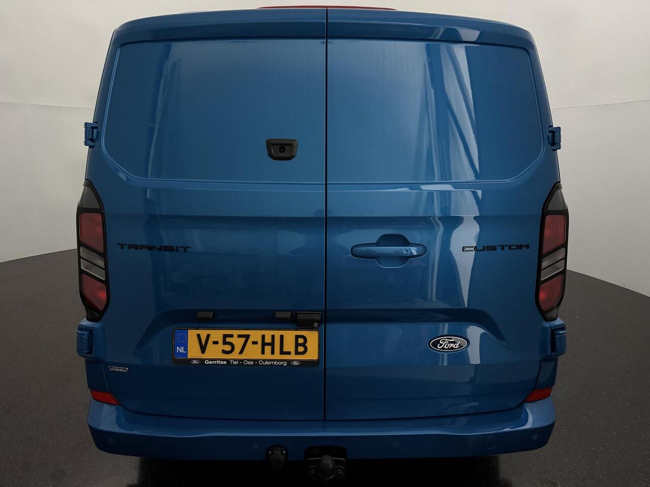Ford TRANSIT CUSTOM 320 2.5 PHEV L2H1 Limited DC met o.a. een 360 graden camera, Parkeersensoren voor en achter, Dodehoekdetectie, Navigatiesysteem en een Trekhaak