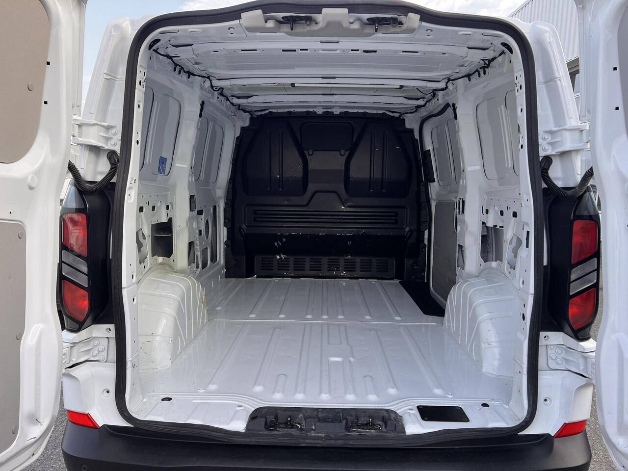 Ford TRANSIT CUSTOM 320 2.0 TDCI L1H1 Trend Zuid | 136pk | AWD | 4x4 | Adaptieve cruise control | Achteruitrijcamera | Navigatiesysteem |