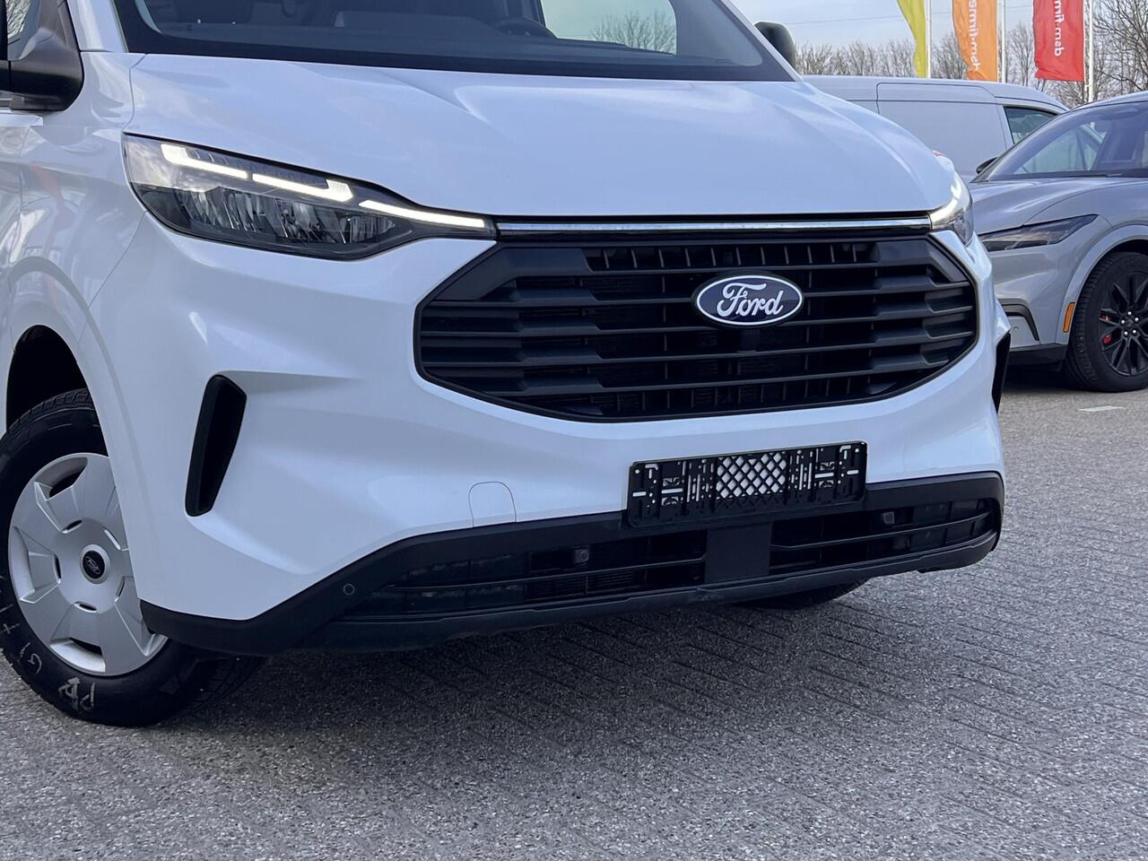 Ford TRANSIT CUSTOM 320 2.0 TDCI L1H1 Trend Zuid | 136pk | AWD | 4x4 | Adaptieve cruise control | Achteruitrijcamera | Navigatiesysteem |