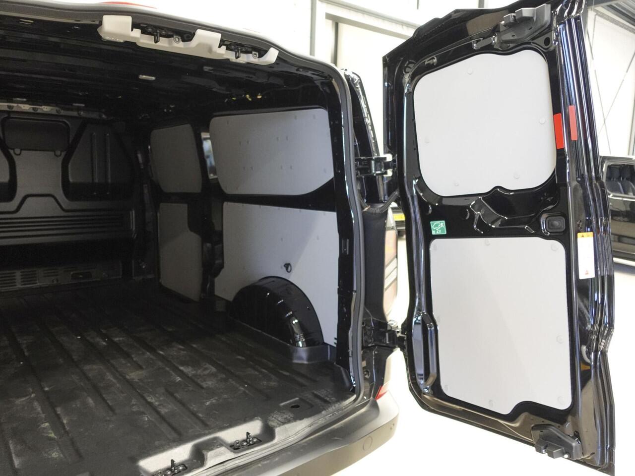 Ford TRANSIT CUSTOM 300 2.0 TDCI L2H1 Trend Nieuw Model Ford Transit Custom 300 2.0 TDCI L2H1 Trend NM Navi Cruise Camera Parkeersensoren Trekhaak