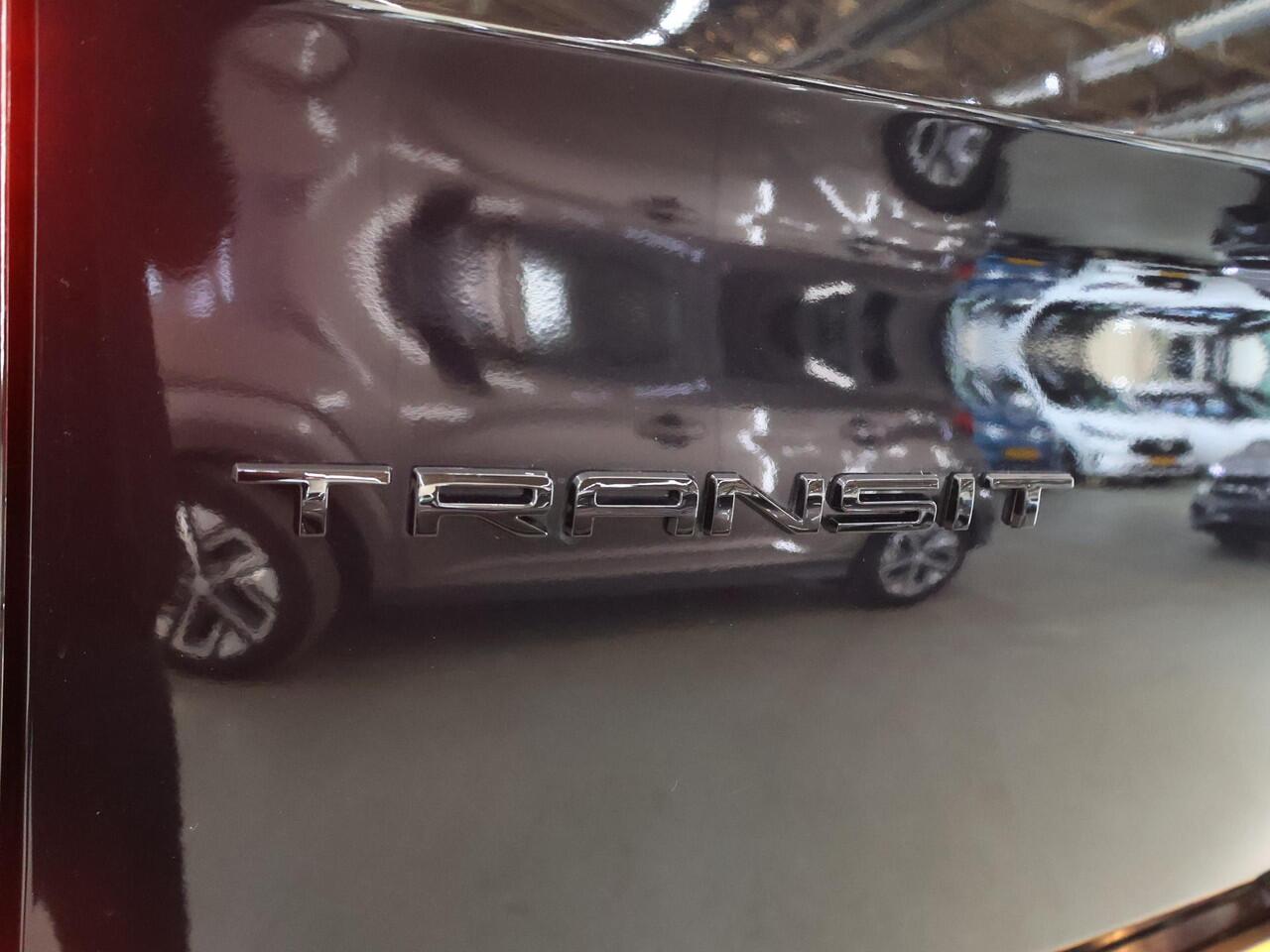 Ford TRANSIT CUSTOM 320 | 2.0 TDCI | L2 H1 | AWD | DUBBEL CABINE | LIMITED | 170 PK | CAMERA | BLIND-SPOT | ADAPTIEVE CRUISE | NAVIGATIE | STOELVERWARMING | VOORRUITVERWARMING | 2X ZIJSCHUIFDEUR | METALLIC BLACK