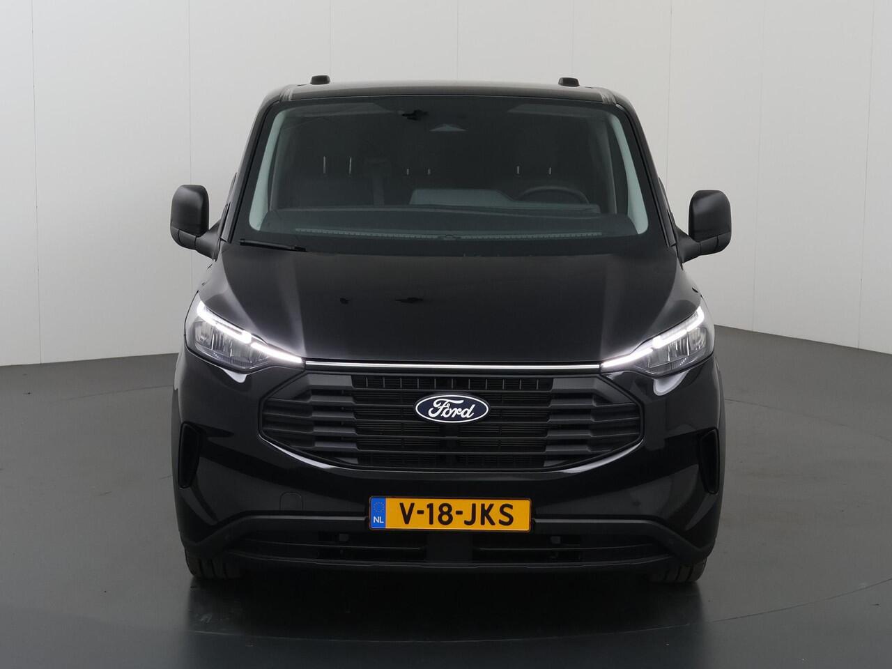 Ford TRANSIT CUSTOM 320 | 2.0 TDCI | L2 H1 | AWD | DUBBEL CABINE | LIMITED | 170 PK | CAMERA | BLIND-SPOT | ADAPTIEVE CRUISE | NAVIGATIE | STOELVERWARMING | VOORRUITVERWARMING | 2X ZIJSCHUIFDEUR | METALLIC BLACK