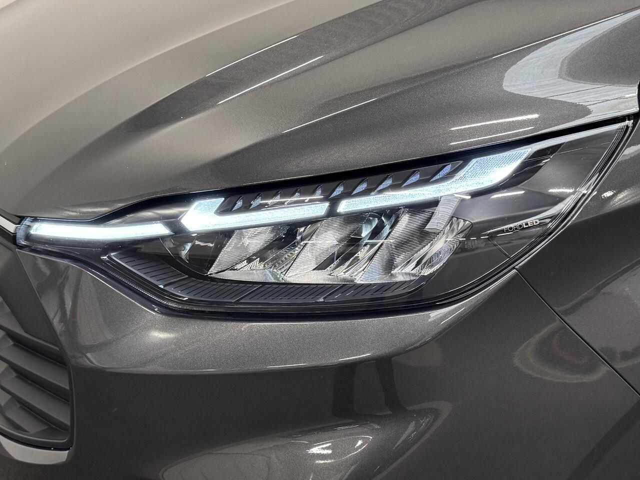 Ford TRANSIT CUSTOM 300 2.0 TDCI L2H1 Trend Nieuw Model Automaat Ford Transit Custom 300 2.0 TDCI L2H1 Trend NM Automaat Airco Navi PDC Camera