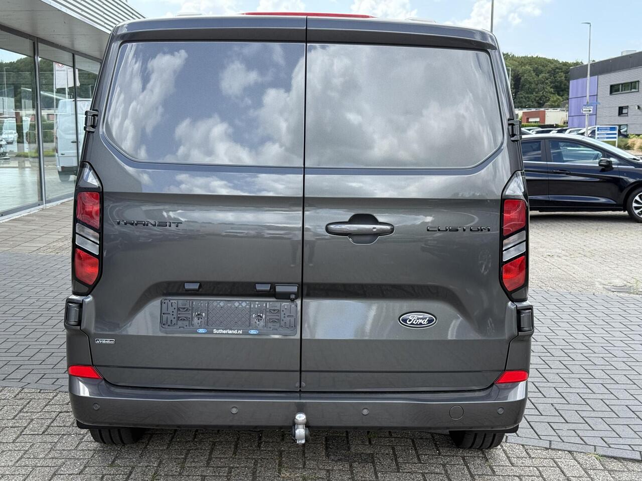 Ford TRANSIT CUSTOM 320 2.5 PHEV L2H1 Limited 233pk | 0,99% Renteactie! | Zuid | Driver Assistance pack Premium | Wegklapbare Trekhaak | Verwarmd Stuurwiel | 17 inch Licht metalen Velgen | B&O Speakers