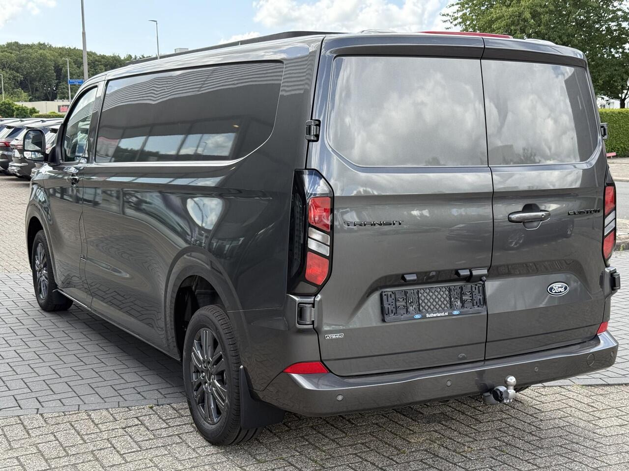 Ford TRANSIT CUSTOM 320 2.5 PHEV L2H1 Limited 233pk | 0,99% Renteactie! | Zuid | Driver Assistance pack Premium | Wegklapbare Trekhaak | Verwarmd Stuurwiel | 17 inch Licht metalen Velgen | B&O Speakers