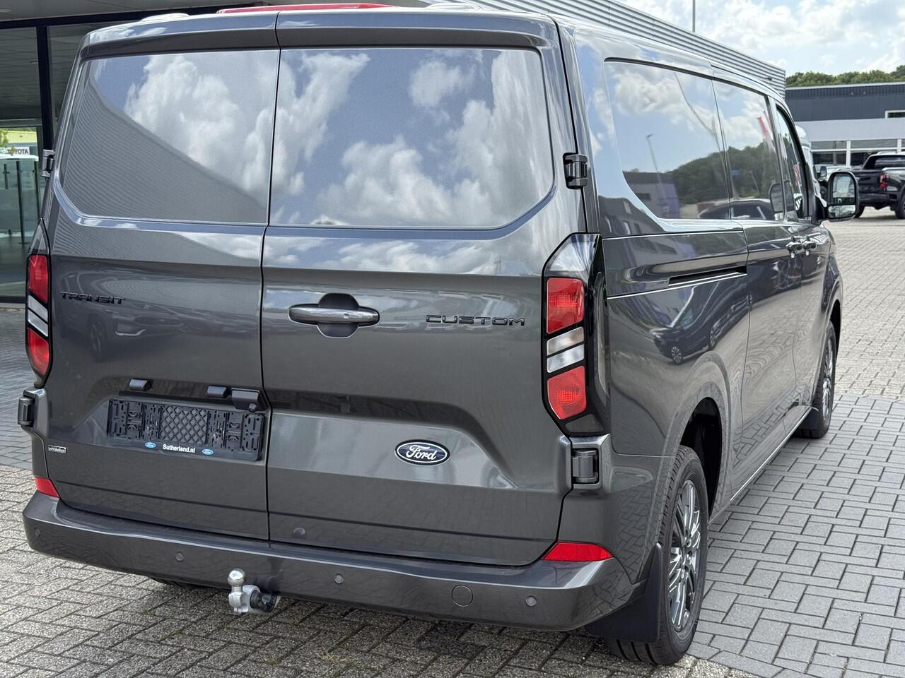 Ford TRANSIT CUSTOM 320 2.5 PHEV L2H1 Limited 233pk | 0,99% Renteactie! | Zuid | Driver Assistance pack Premium | Wegklapbare Trekhaak | Verwarmd Stuurwiel | 17 inch Licht metalen Velgen | B&O Speakers