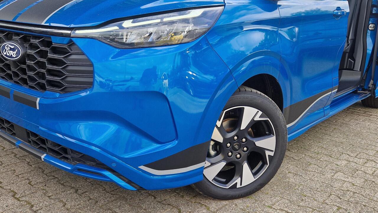 Ford TRANSIT CUSTOM 320 2.5 PHEV L2H1 Sport DC 233pk | 0,99% Renteactie! | Dubbele Cabine | Dubbele zijschuifdeur | Inklapbare trekhaak | 19 inch lichtmetalen Sport velgen (mat zwart) | Verwarmbaar stuurwiel | Navigatie systeem