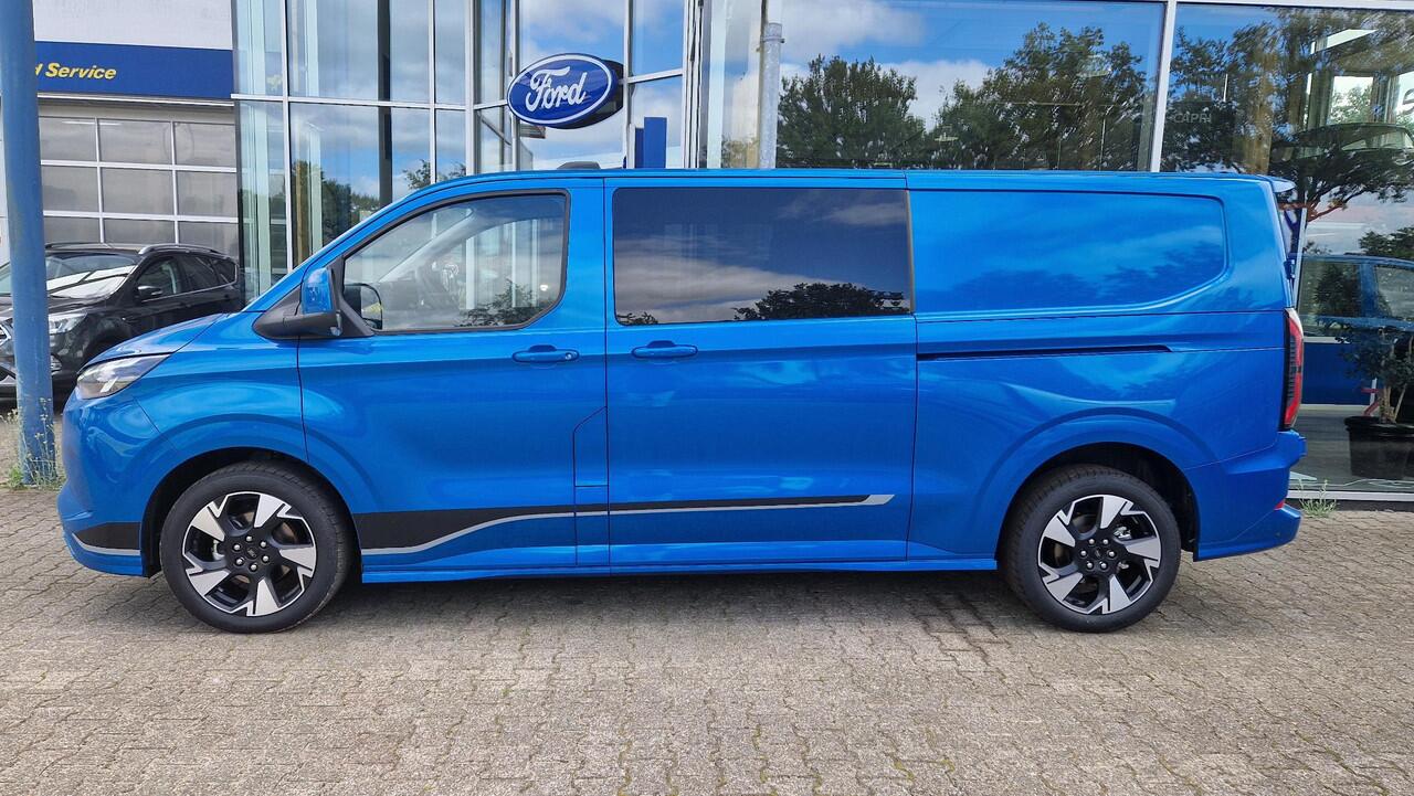 Ford TRANSIT CUSTOM 320 2.5 PHEV L2H1 Sport DC 233pk | 0,99% Renteactie! | Dubbele Cabine | Dubbele zijschuifdeur | Inklapbare trekhaak | 19 inch lichtmetalen Sport velgen (mat zwart) | Verwarmbaar stuurwiel | Navigatie systeem