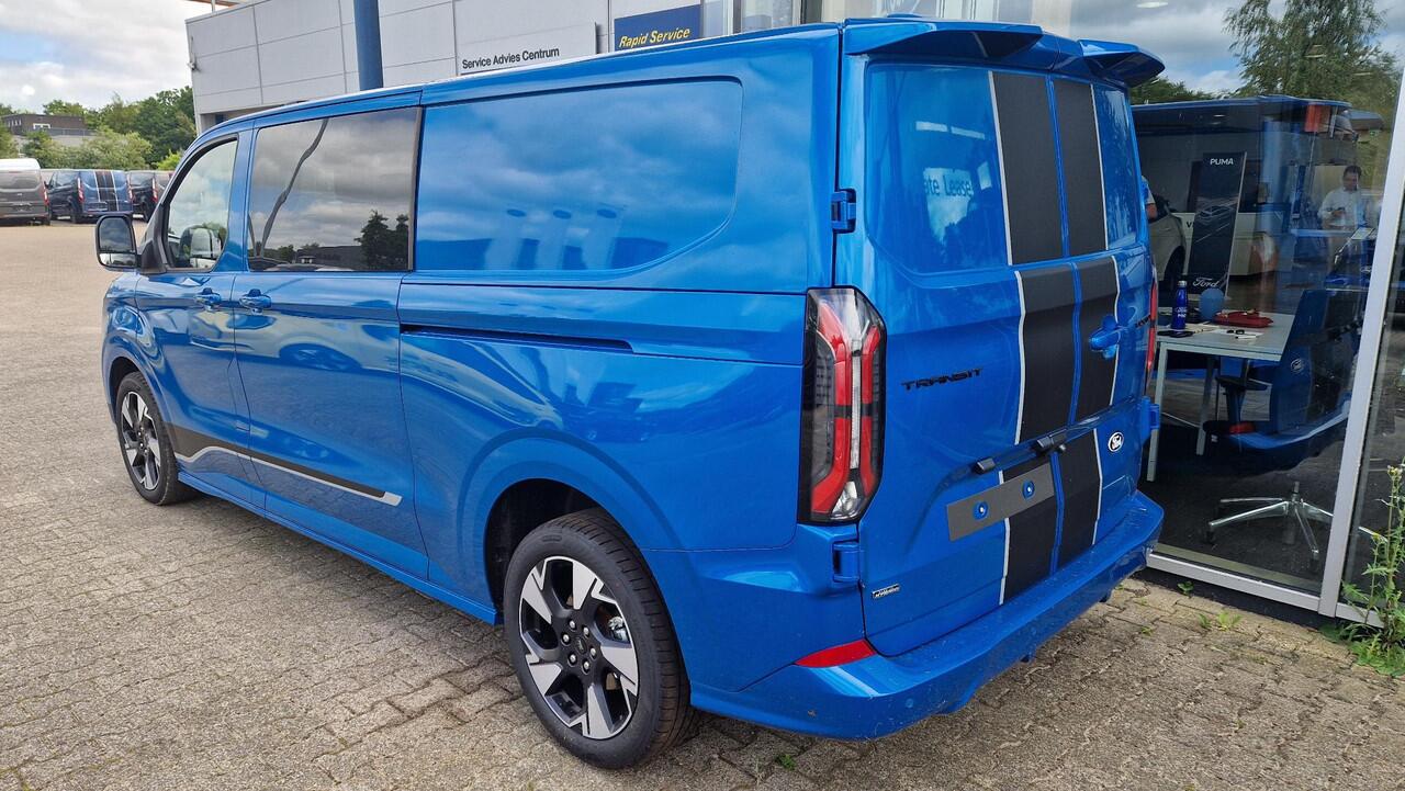 Ford TRANSIT CUSTOM 320 2.5 PHEV L2H1 Sport DC 233pk | 0,99% Renteactie! | Dubbele Cabine | Dubbele zijschuifdeur | Inklapbare trekhaak | 19 inch lichtmetalen Sport velgen (mat zwart) | Verwarmbaar stuurwiel | Navigatie systeem