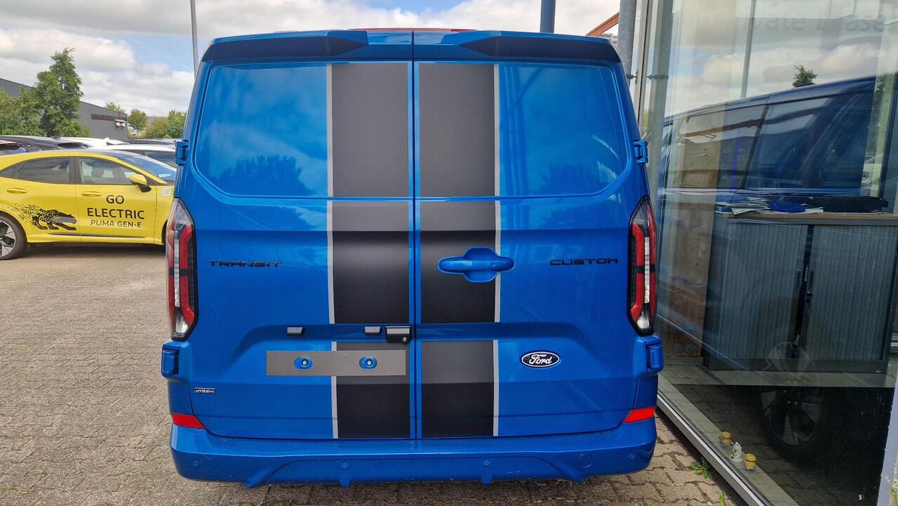 Ford TRANSIT CUSTOM 320 2.5 PHEV L2H1 Sport DC 233pk | 0,99% Renteactie! | Dubbele Cabine | Dubbele zijschuifdeur | Inklapbare trekhaak | 19 inch lichtmetalen Sport velgen (mat zwart) | Verwarmbaar stuurwiel | Navigatie systeem