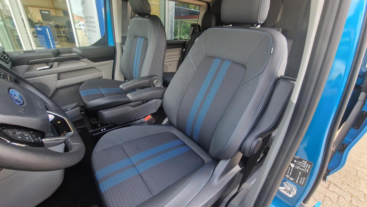 Ford TRANSIT CUSTOM 320 2.5 PHEV L2H1 Sport DC 233pk | 0,99% Renteactie! | Dubbele Cabine | Dubbele zijschuifdeur | Inklapbare trekhaak | 19 inch lichtmetalen Sport velgen (mat zwart) | Verwarmbaar stuurwiel | Navigatie systeem