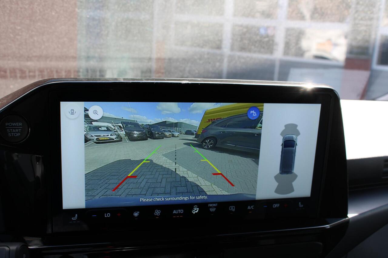 Ford TRANSIT CUSTOM 320 2.5 PHEV L2H1 Sport DC 233pk | 0,99% Renteactie! | Dubbele Cabine | Dubbele zijschuifdeur | Inklapbare trekhaak | 19 inch lichtmetalen Sport velgen (mat zwart) | Verwarmbaar stuurwiel | Navigatie systeem