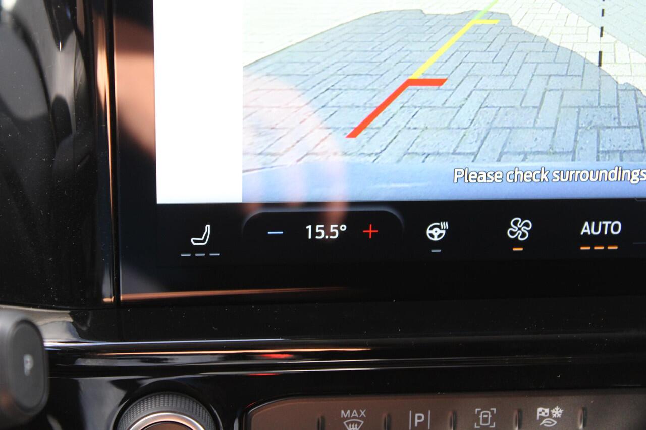 Ford TRANSIT CUSTOM 320 2.5 PHEV L2H1 Sport DC 233pk | 0,99% Renteactie! | Dubbele Cabine | Dubbele zijschuifdeur | Inklapbare trekhaak | 19 inch lichtmetalen Sport velgen (mat zwart) | Verwarmbaar stuurwiel | Navigatie systeem