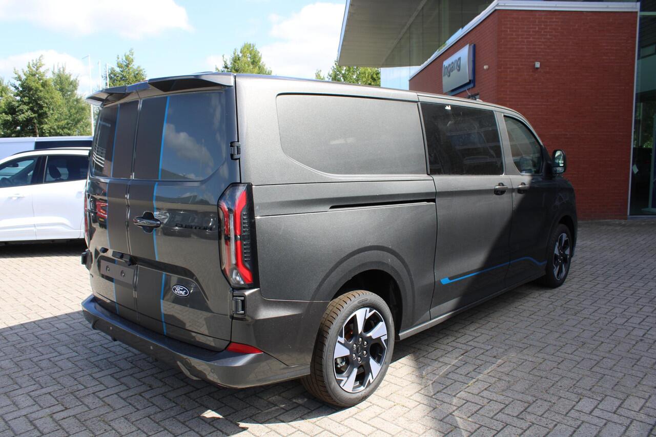Ford TRANSIT CUSTOM 320 2.5 PHEV L2H1 Sport DC 233pk | 0,99% Renteactie! | Dubbele Cabine | Dubbele zijschuifdeur | Inklapbare trekhaak | 19 inch lichtmetalen Sport velgen (mat zwart) | Verwarmbaar stuurwiel | Navigatie systeem