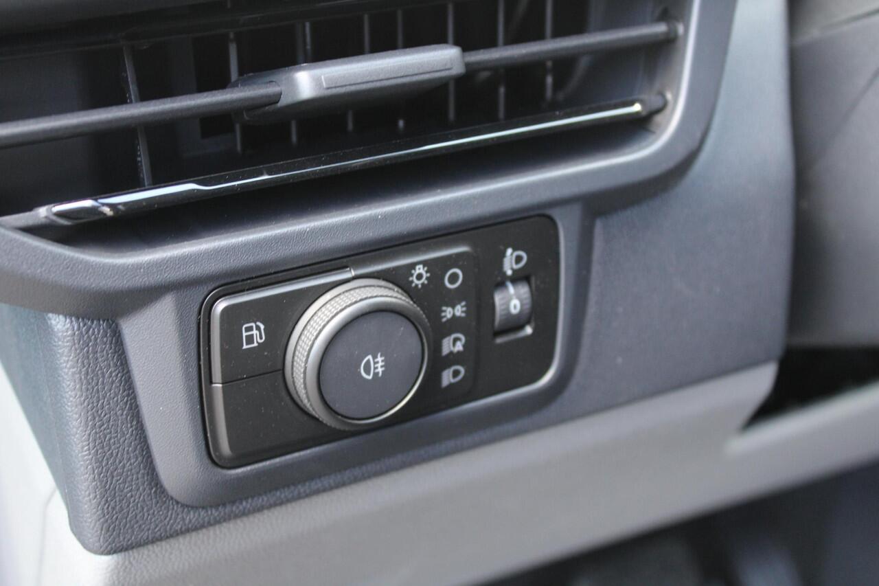 Ford TRANSIT CUSTOM 320 2.5 PHEV L2H1 Sport DC 233pk | 0,99% Renteactie! | Dubbele Cabine | Dubbele zijschuifdeur | Inklapbare trekhaak | 19 inch lichtmetalen Sport velgen (mat zwart) | Verwarmbaar stuurwiel | Navigatie systeem