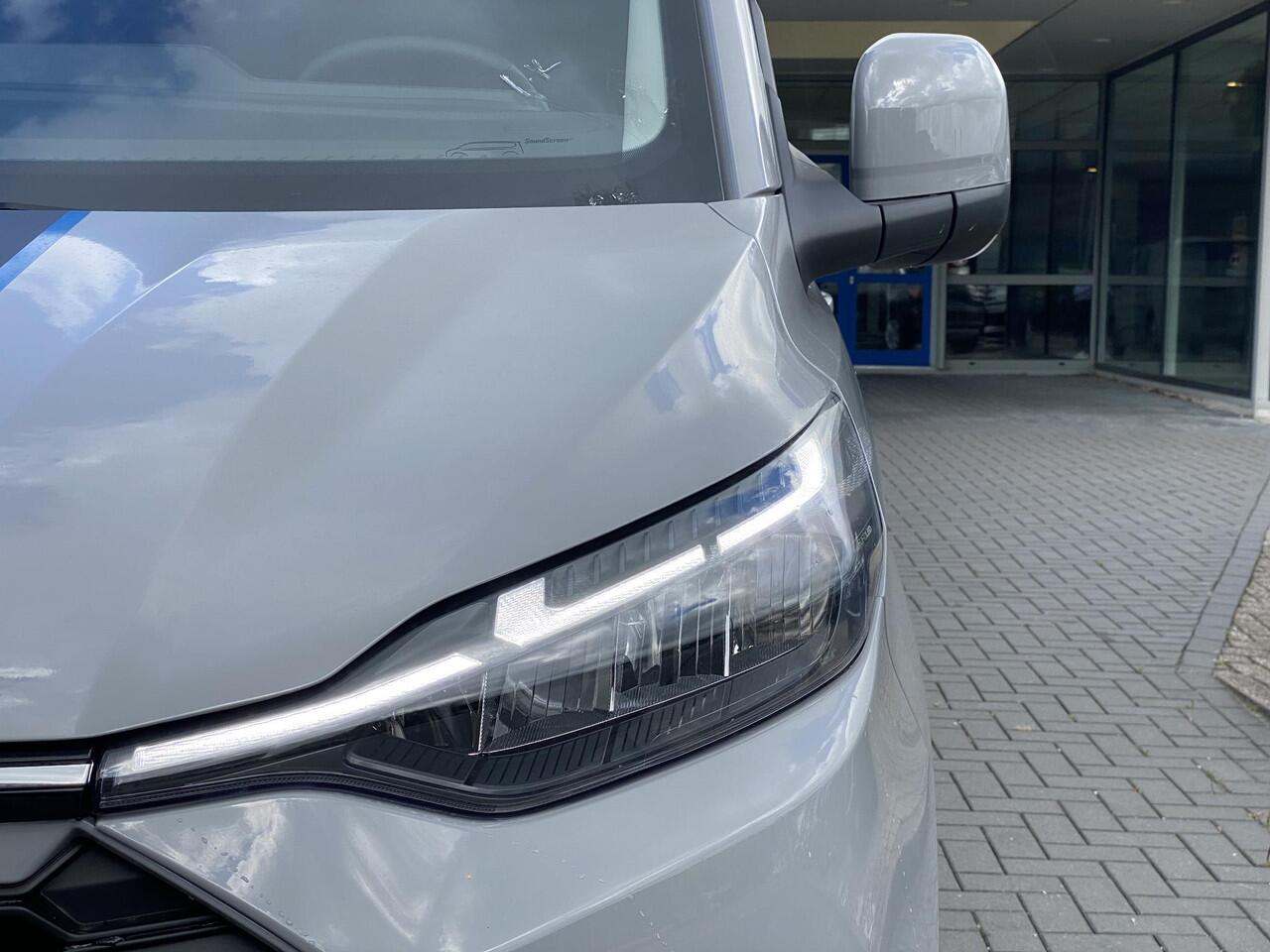 Ford TRANSIT CUSTOM 320 2.5 PHEV L2H1 Sport DC 233pk | 0,99% Renteactie! | Zuid | Dubbele Cabine | Dubbele zijschuifdeur | Inklapbare trekhaak | 19 inch lichtmetalen Sport velgen (mat zwart) | Verwarmbaar stuurwiel | Navigatie systeem