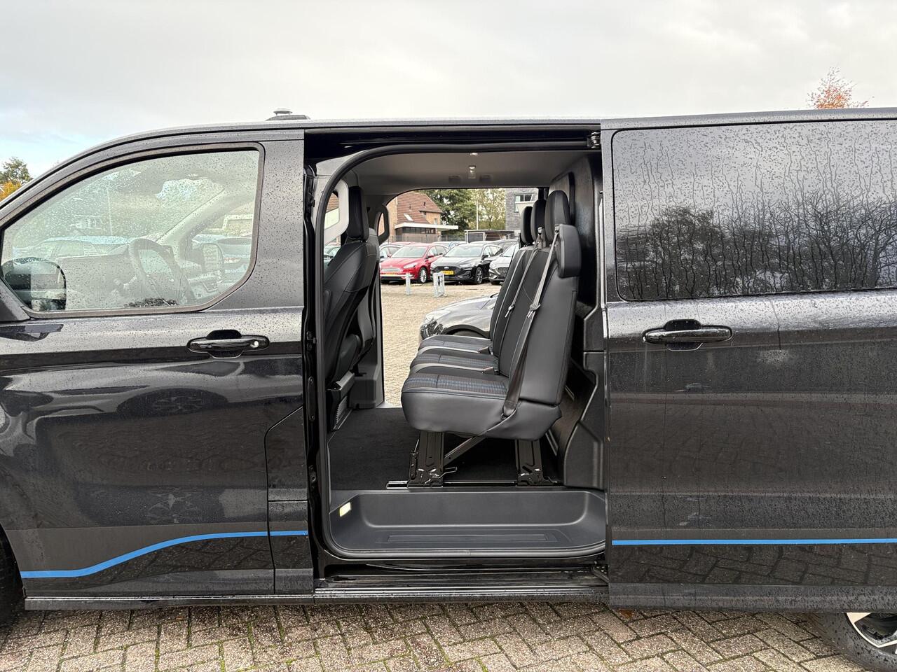 Ford TRANSIT CUSTOM 320 2.5 PHEV L2H1 Sport DC | SCI | 233pk | | Dubbele Cabine | Dubbele zijschuifdeur | Inklapbare trekhaak | 19 inch lichtmetalen Sport velgen (mat zwart) | Verwarmbaar stuurwiel | Navigatie systeem