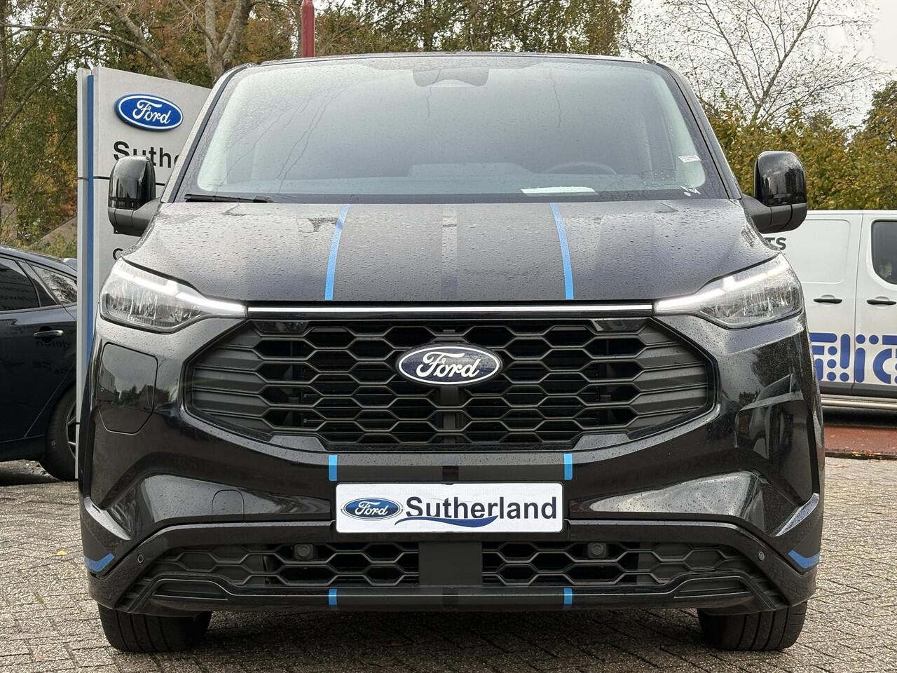 Ford TRANSIT CUSTOM 320 2.5 PHEV L2H1 Sport DC | SCI | 233pk | | Dubbele Cabine | Dubbele zijschuifdeur | Inklapbare trekhaak | 19 inch lichtmetalen Sport velgen (mat zwart) | Verwarmbaar stuurwiel | Navigatie systeem