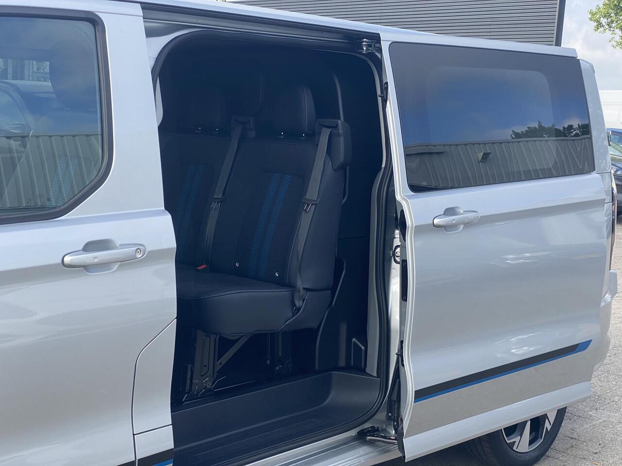 Ford TRANSIT CUSTOM 320 2.5 PHEV L2H1 Sport DC Zuid | 0,99% Renteactie | 233pk | Dubbele Cabine | Dubbele zijschuifdeur | Inklapbare trekhaak | 19 inch lichtmetalen Sport velgen (mat zwart) | Verwarmbaar stuurwiel | Navigatie systeem