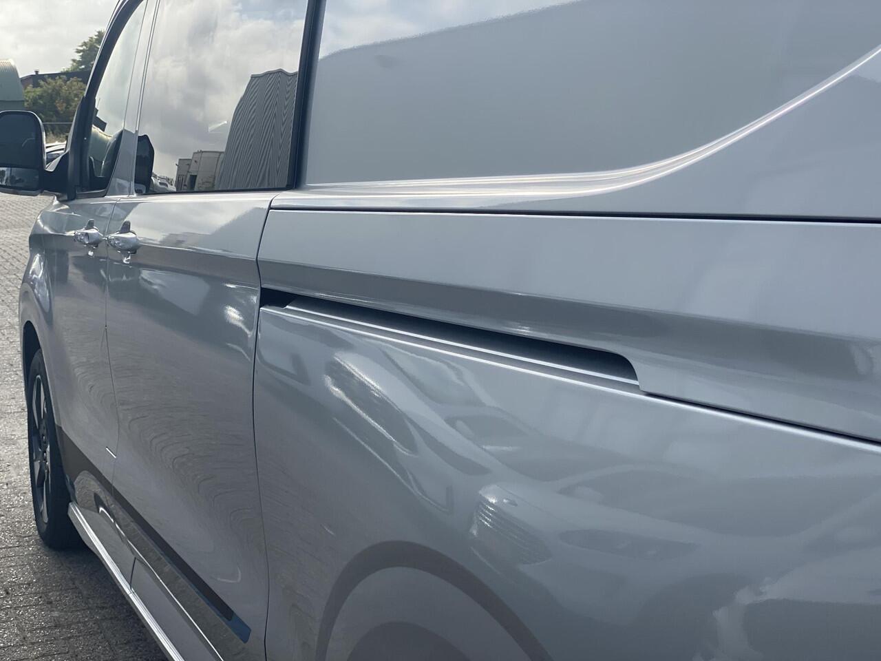 Ford TRANSIT CUSTOM 320 2.5 PHEV L2H1 Sport DC Zuid | 0,99% Renteactie | 233pk | Dubbele Cabine | Dubbele zijschuifdeur | Inklapbare trekhaak | 19 inch lichtmetalen Sport velgen (mat zwart) | Verwarmbaar stuurwiel | Navigatie systeem