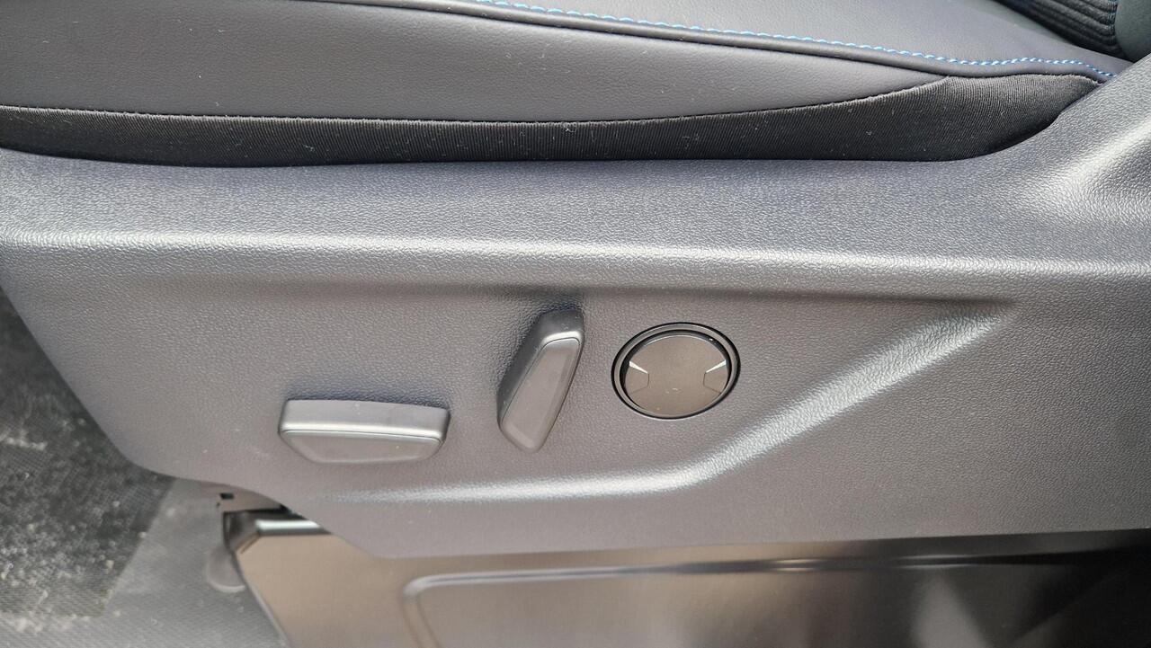 Ford TRANSIT CUSTOM 320 2.5 PHEV L2H1 Sport 233pk | 0,99% Renteactie | Inklapbare trekhaak | 19 inch lichtmetalen Sport velgen (mat zwart) | Verwarmbaar stuurwiel | Navigatie systeem | B&O speakers