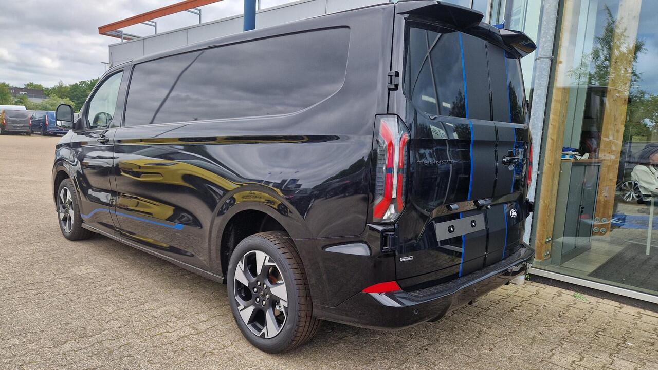 Ford TRANSIT CUSTOM 320 2.5 PHEV L2H1 Sport 233pk | 0,99% Renteactie | Inklapbare trekhaak | 19 inch lichtmetalen Sport velgen (mat zwart) | Verwarmbaar stuurwiel | Navigatie systeem | B&O speakers