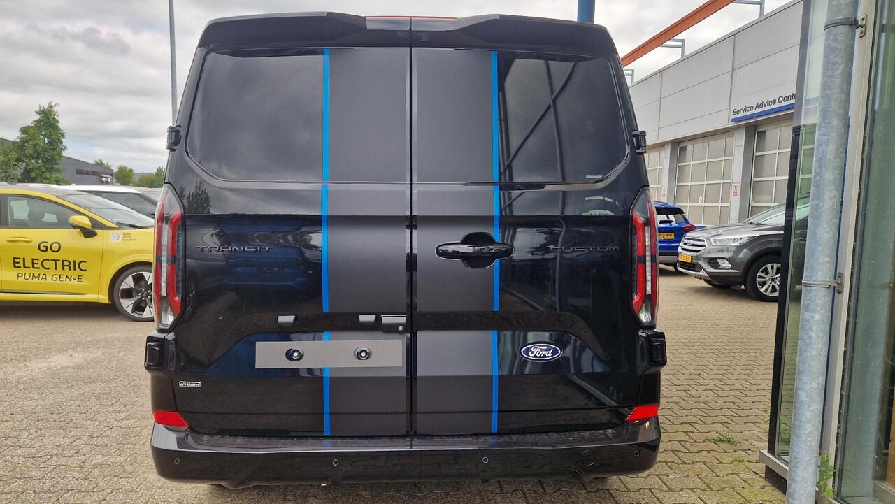 Ford TRANSIT CUSTOM 320 2.5 PHEV L2H1 Sport 233pk | 0,99% Renteactie | Inklapbare trekhaak | 19 inch lichtmetalen Sport velgen (mat zwart) | Verwarmbaar stuurwiel | Navigatie systeem | B&O speakers