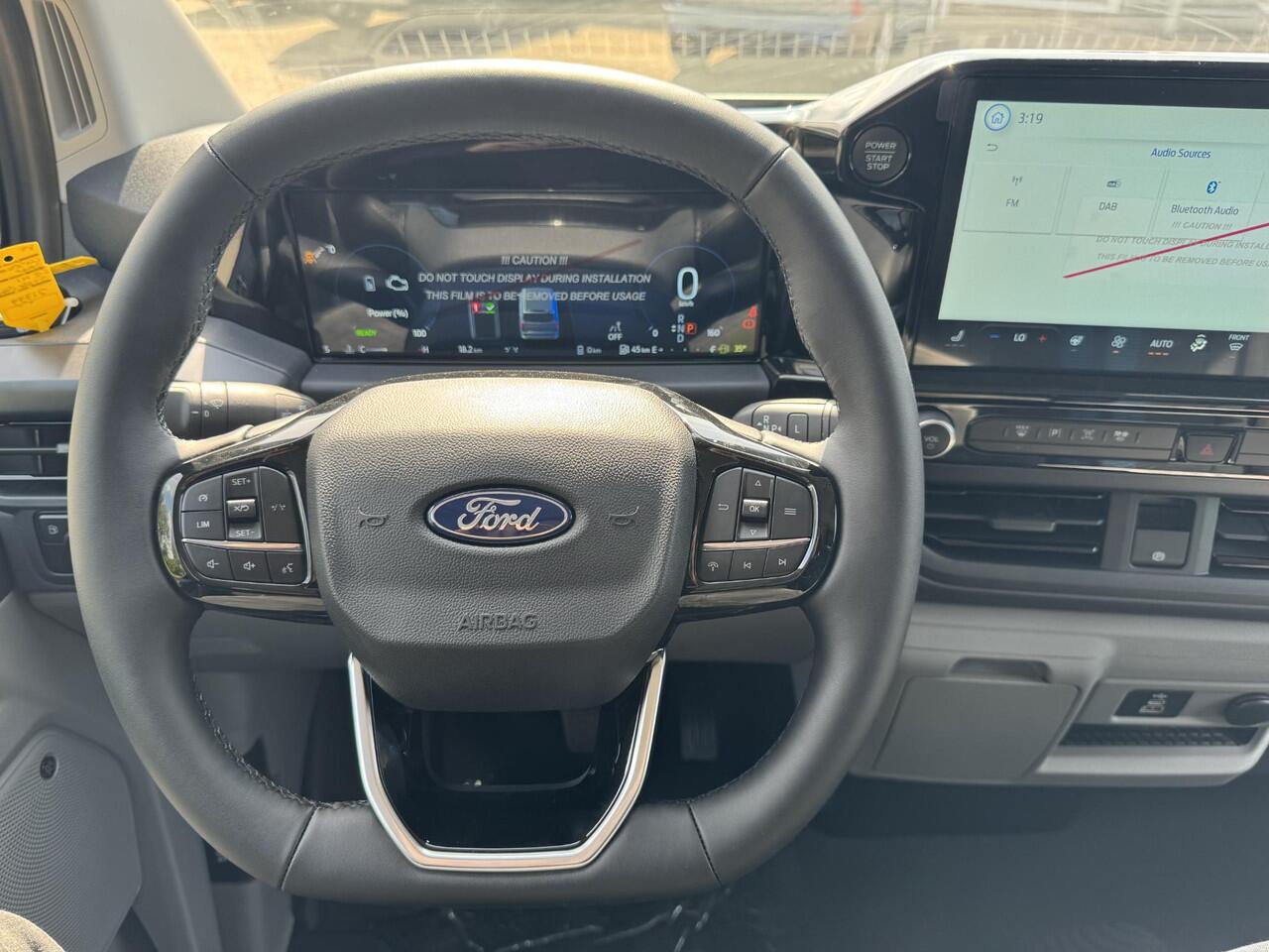 Ford TRANSIT CUSTOM 320 2.5 PHEV L2H1 Sport 233pk | 0,99% Renteactie! | Inklapbare trekhaak | 19 inch lichtmetalen Sport velgen (mat zwart) | Verwarmbaar stuurwiel | Navigatie systeem | B&O speakers