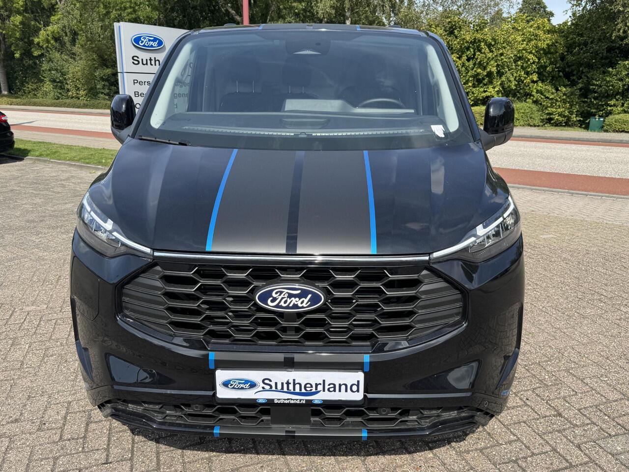 Ford TRANSIT CUSTOM 320 2.5 PHEV L2H1 Sport 233pk | 0,99% Renteactie! | Inklapbare trekhaak | 19 inch lichtmetalen Sport velgen (mat zwart) | Verwarmbaar stuurwiel | Navigatie systeem | B&O speakers