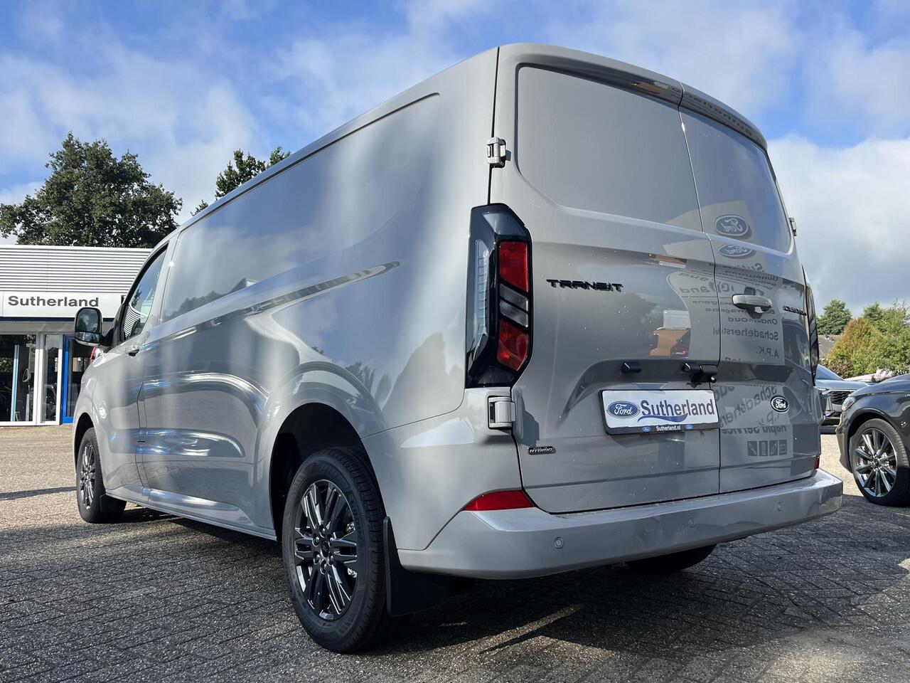 Ford TRANSIT CUSTOM 320 2.5 PHEV L2H1 Limited | 0,99% Renteactie | SCI | 233pk | Driver Assistance pack Premium | Wegklapbare Trekhaak | Verwarmd Stuurwiel | 17 inch Licht metalen Velgen | B&O Speakers