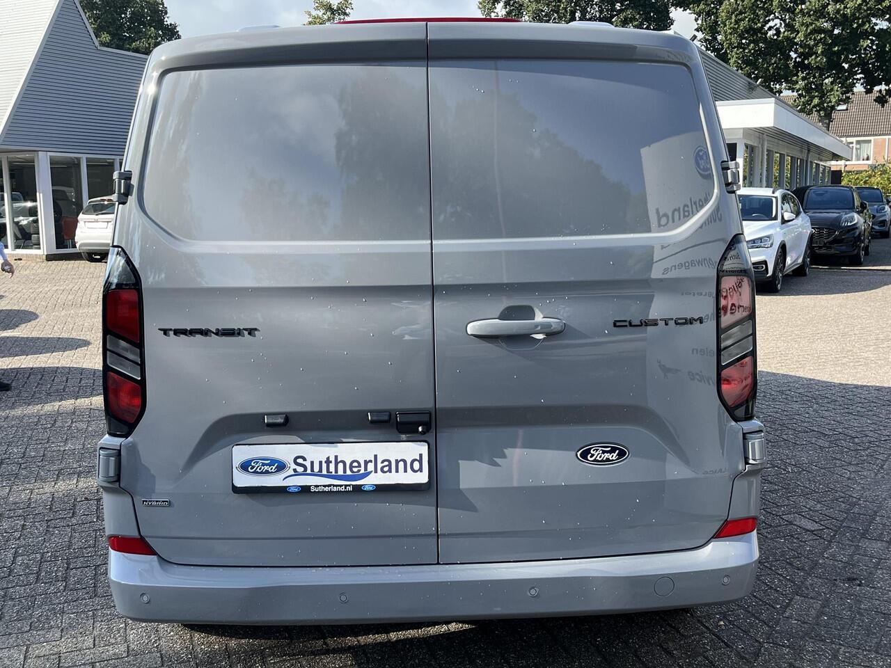 Ford TRANSIT CUSTOM 320 2.5 PHEV L2H1 Limited | 0,99% Renteactie | SCI | 233pk | Driver Assistance pack Premium | Wegklapbare Trekhaak | Verwarmd Stuurwiel | 17 inch Licht metalen Velgen | B&O Speakers