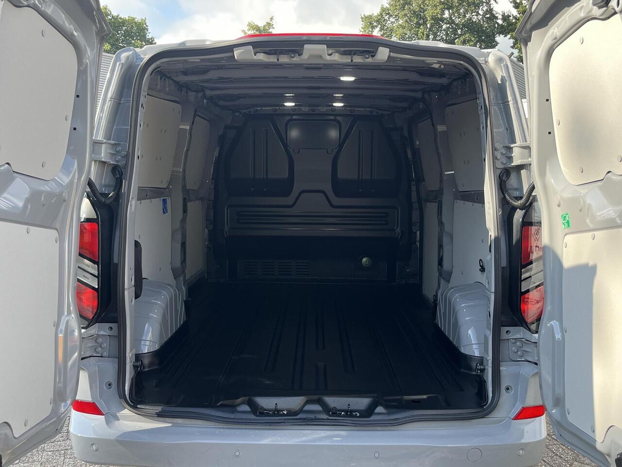 Ford TRANSIT CUSTOM 320 2.5 PHEV L2H1 Limited | 0,99% Renteactie | SCI | 233pk | Driver Assistance pack Premium | Wegklapbare Trekhaak | Verwarmd Stuurwiel | 17 inch Licht metalen Velgen | B&O Speakers