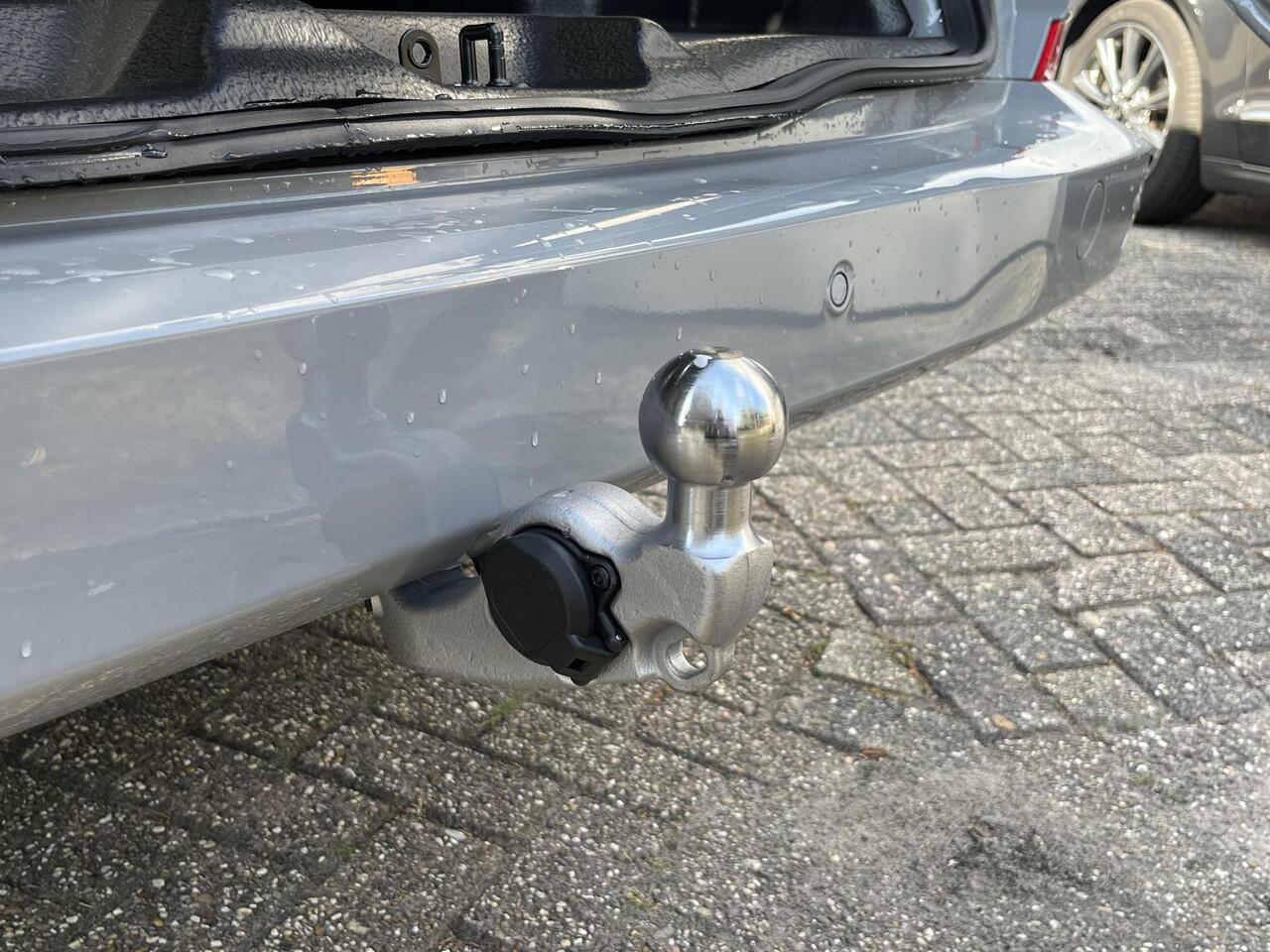 Ford TRANSIT CUSTOM 320 2.5 PHEV L2H1 Limited | 0,99% Renteactie | SCI | 233pk | Driver Assistance pack Premium | Wegklapbare Trekhaak | Verwarmd Stuurwiel | 17 inch Licht metalen Velgen | B&O Speakers