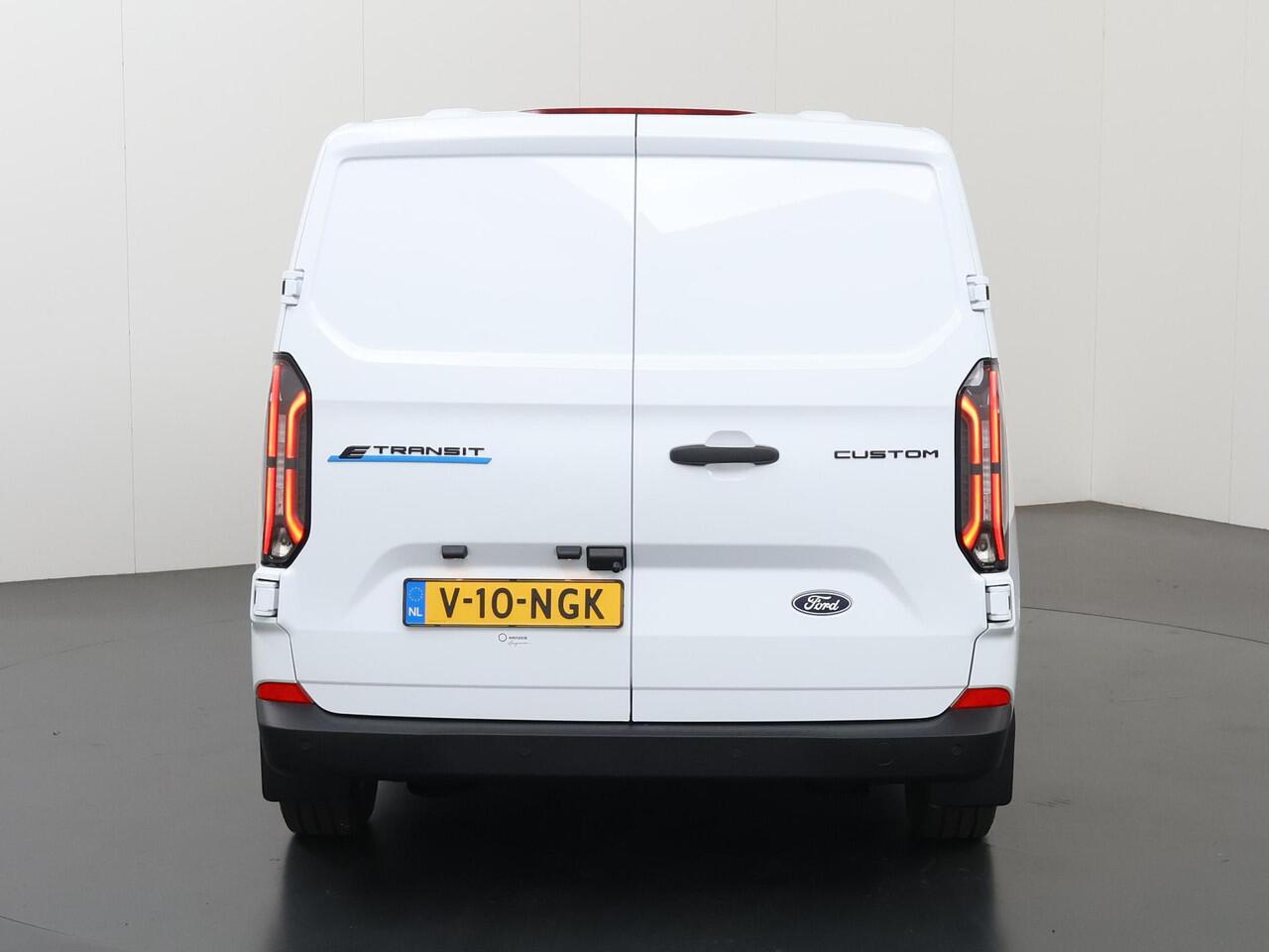 Ford TRANSIT CUSTOM E-Transit 320 | L1 H1 | Trend | 65 kWh | 2300 KG. AHW | Climate Control | Apple Carplay / Android Auto | 328 KM Range | Voorruitverwarming | Stoelverwarming | LED Koplampen | Achterdeuren |