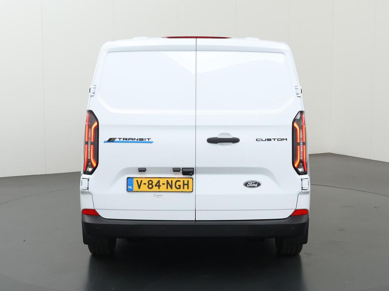 Ford TRANSIT CUSTOM E-Transit 320 | L1 H1 | Trend | 65 kWh | 2300 KG. AHW | Climate Control | Apple Carplay / Android Auto | 328 KM Range | Voorruitverwarming | Stoelverwarming | LED Koplampen | Achterdeuren |