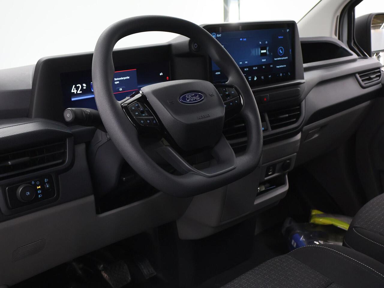 Ford TRANSIT CUSTOM E-Transit 320 | L1 H1 | Trend | 65 kWh | 2300 KG. AHW | Climate Control | Apple Carplay / Android Auto | 328 KM Range | Voorruitverwarming | Stoelverwarming | LED Koplampen | Achterdeuren |