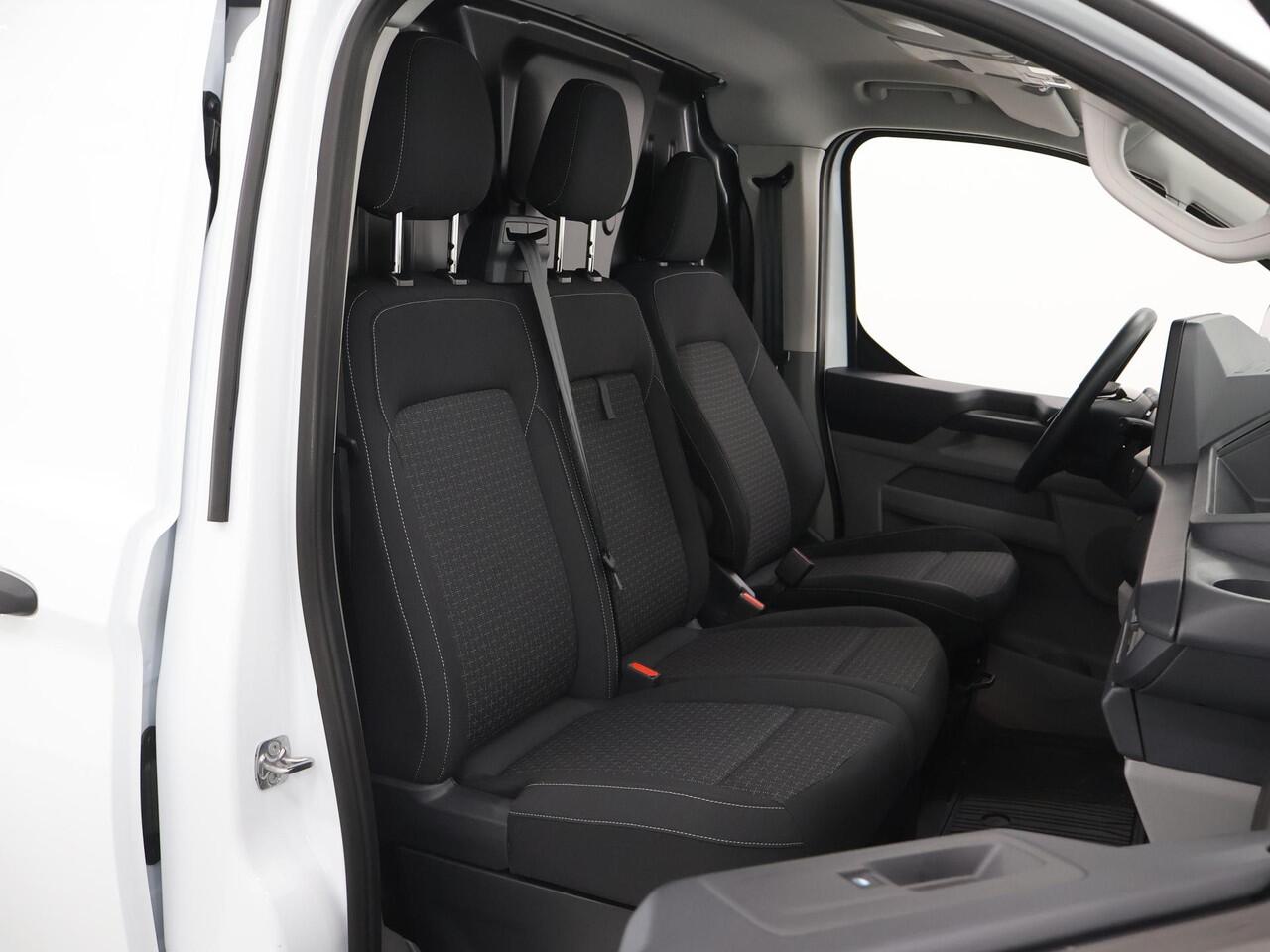 Ford TRANSIT CUSTOM E-Transit 320 | L1 H1 | TREND | 65 kWh | 328 KM RANGE | CLIMATE CONTROL | CARPLAY / ANDROID AUTO | STOELVERWARMING | SPIEGEL VERWARMING | ACHTERUITRIJCAMERA | VOORRUITVERWARMING | LAADRUIMTE PAKKET | VOORBEREIDING 2300 KG TREKHAAK