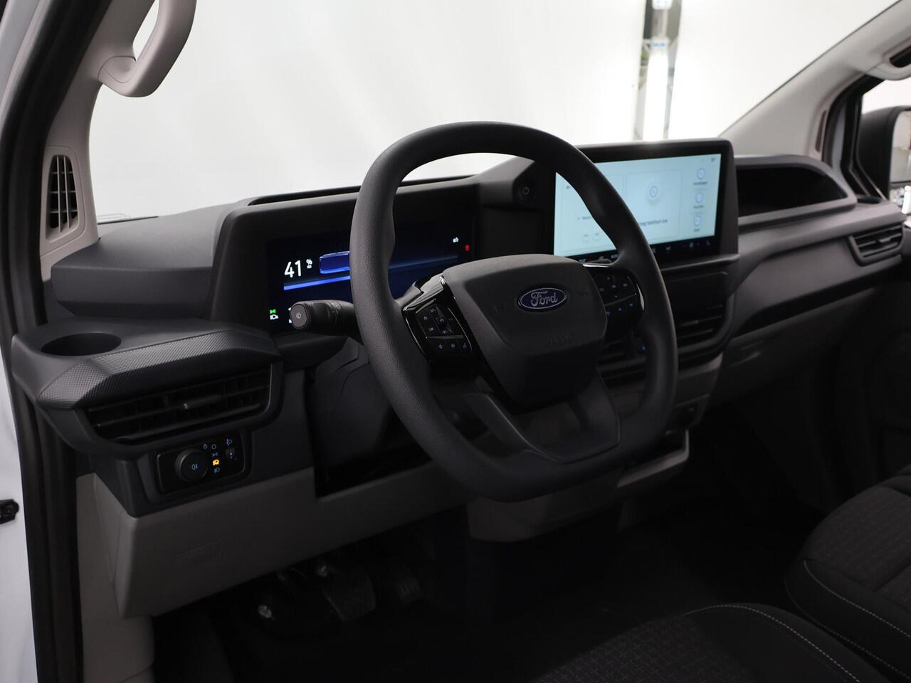 Ford TRANSIT CUSTOM E-Transit 320 | L1 H1 | Trend | 65 kWh | 2300 KG. AHW | Climate Control | Apple Carplay / Android Auto | 328 KM Range | Voorruitverwarming | Stoelverwarming | LED Koplampen | Achterdeuren |