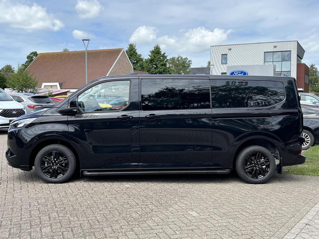 Ford TRANSIT CUSTOM 320 2.5 PHEV L2H1 Black Platinum DC | SCI | Ford Voorraad | Prijs is excl. BTW incl. BPM| incl. ¤4.422,- korting! | Dubbele cabine Snoeks leder | Full led | Dubbele zij-schuifdeur | Direct uit voorraad leverbaar! | Full options