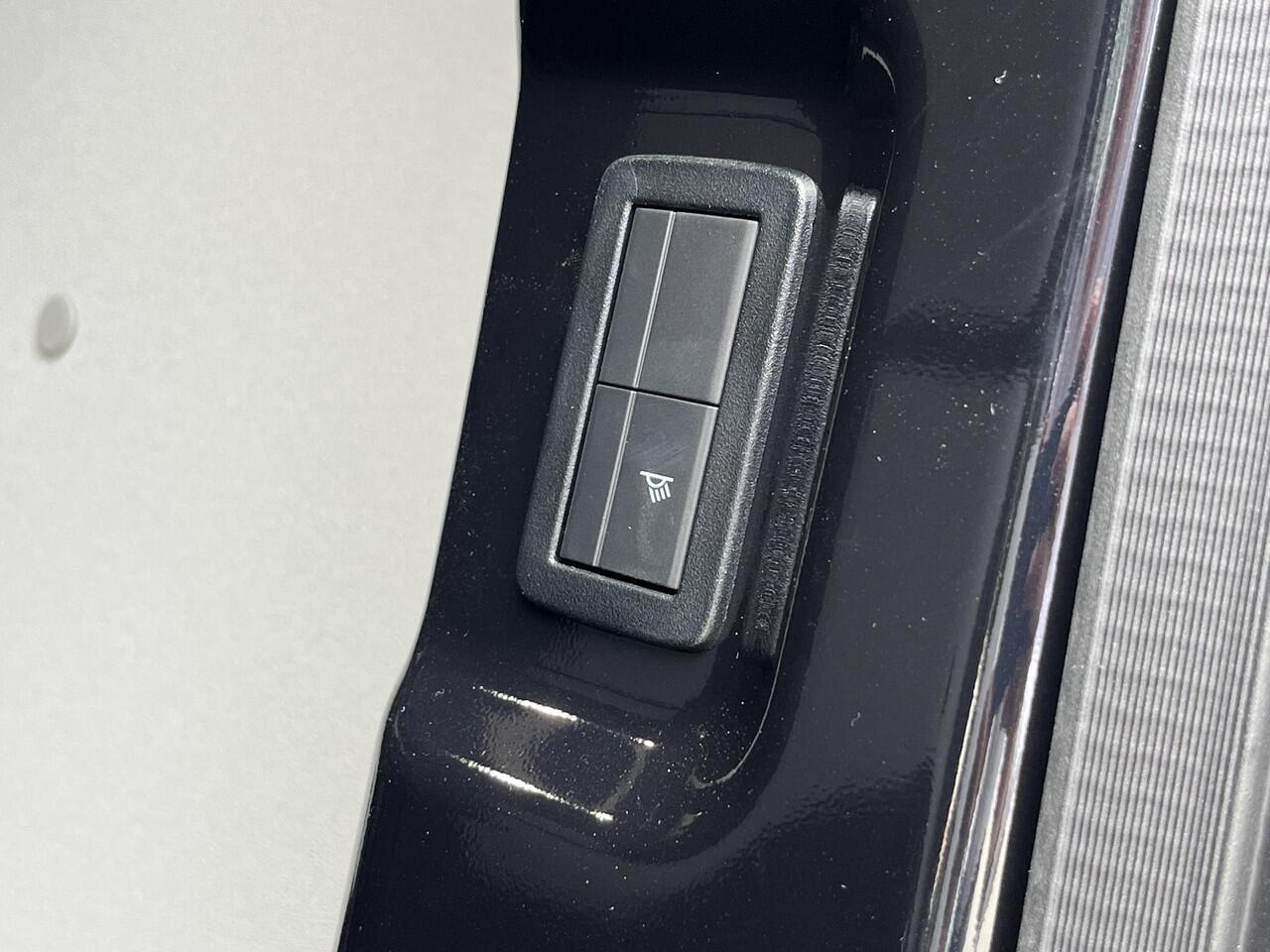 Ford TRANSIT CUSTOM 320 2.5 PHEV L2H1 Black Platinum DC | SCI | Ford Voorraad | Prijs is excl. BTW incl. BPM| incl. ¤4.422,- korting! | Dubbele cabine Snoeks leder | Full led | Dubbele zij-schuifdeur | Direct uit voorraad leverbaar! | Full options