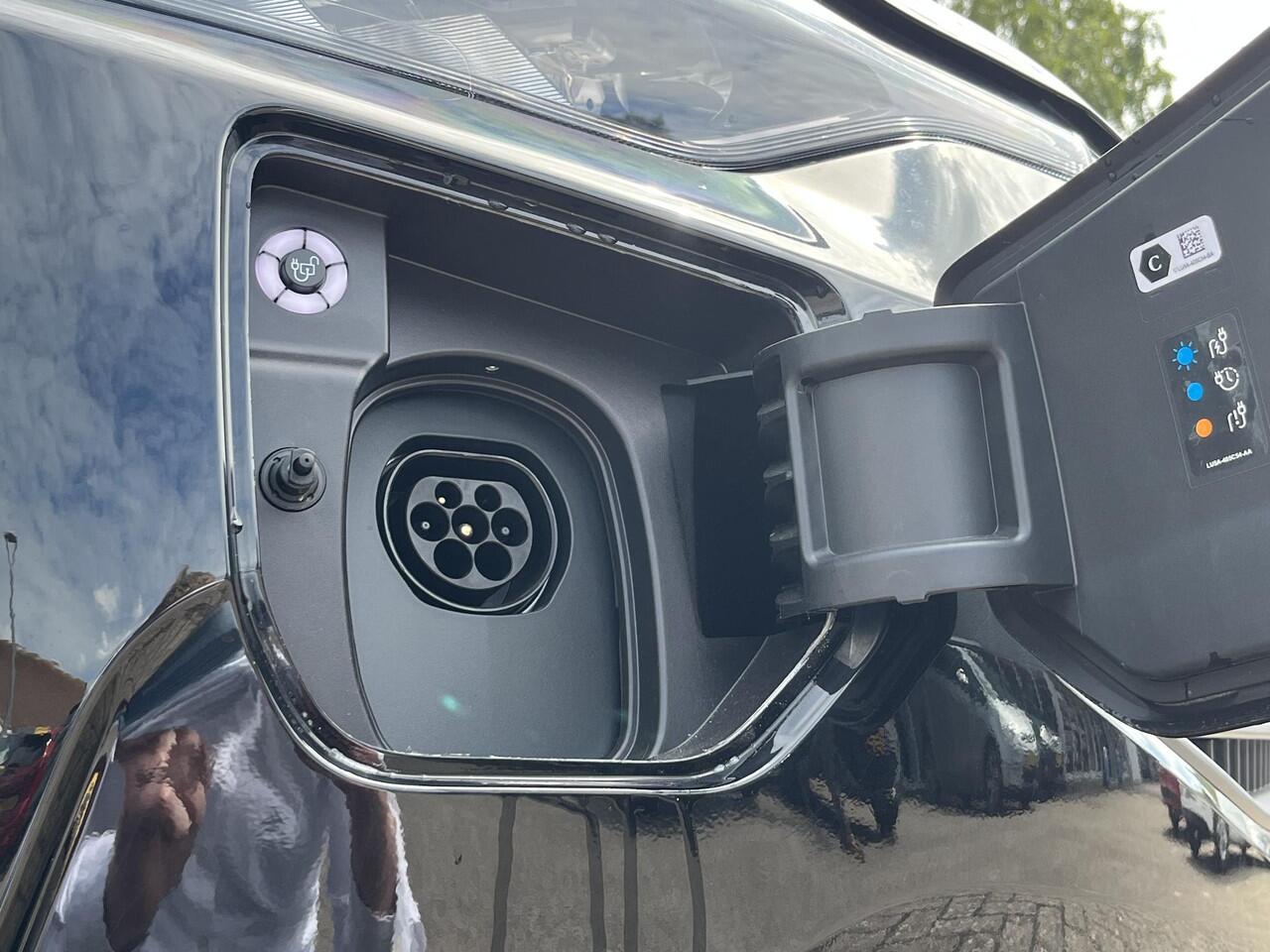 Ford TRANSIT CUSTOM 320 2.5 PHEV L2H1 Black Platinum DC ZUID | Ford Voorraad | Prijs is excl. BTW incl. BPM | incl. ¤4.422,- korting! | Dubbele cabine Snoeks leder | Full led | Dubbele zij-schuifdeur | Direct uit voorraad leverbaar! | Full options