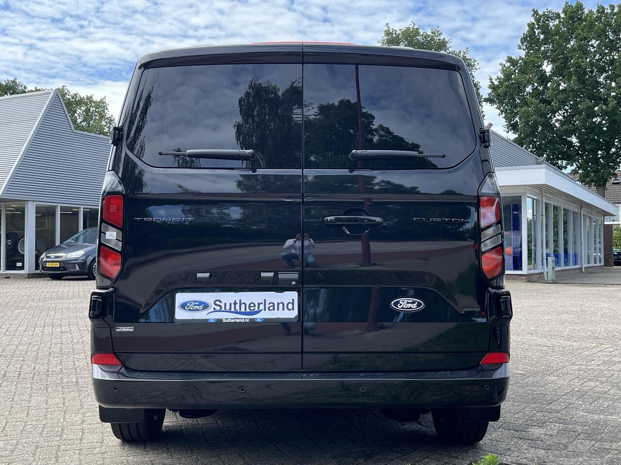 Ford TRANSIT CUSTOM 320 2.5 PHEV L2H1 Black Platinum DC ZUID | Ford Voorraad | Prijs is excl. BTW incl. BPM | incl. ¤4.422,- korting! | Dubbele cabine Snoeks leder | Full led | Dubbele zij-schuifdeur | Direct uit voorraad leverbaar! | Full options