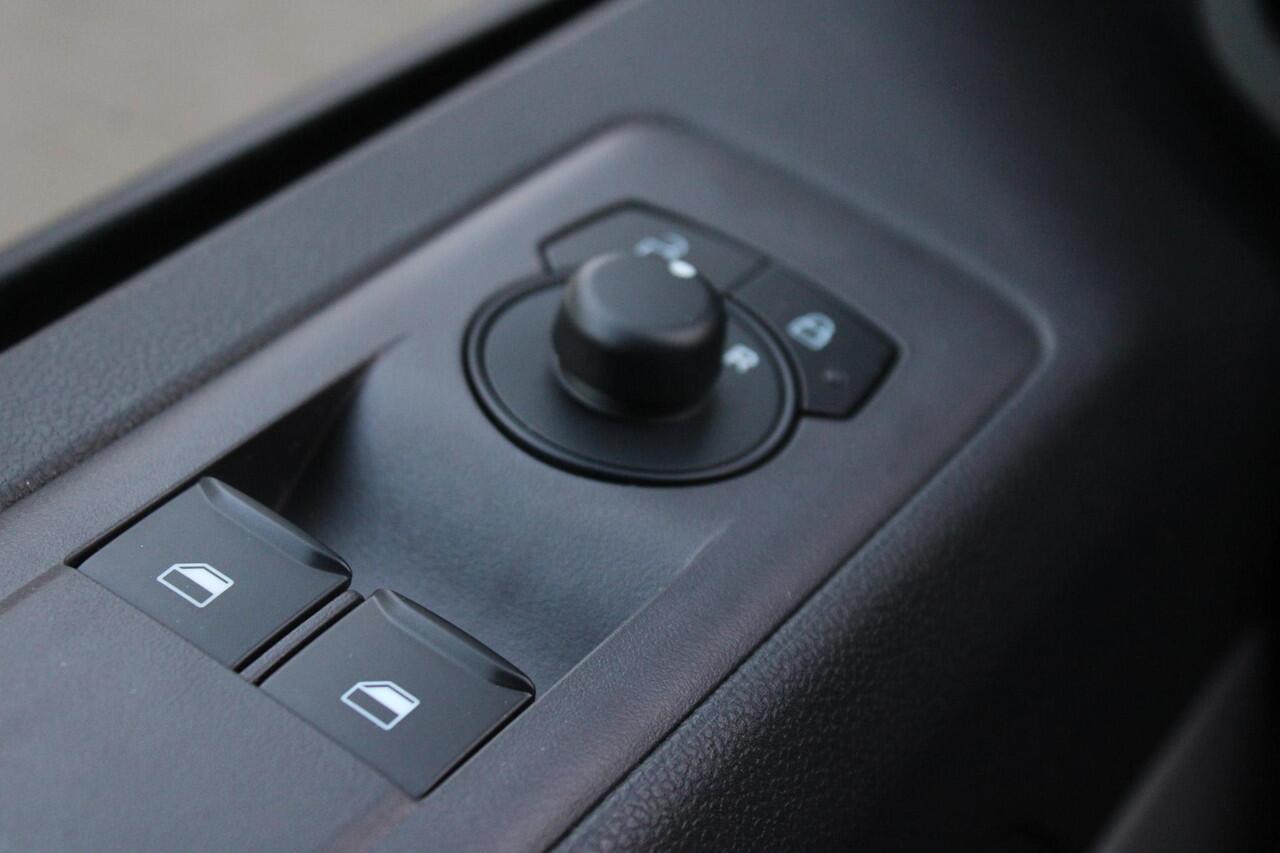 Ford TRANSIT CUSTOM 340 2.5 PHEV L2H1 Trend Kombi | Prijs is incl. BTW incl. BPM | 9- PERSOONS | Excl. BTW incl. BPM kost deze Custom 45.062,- | Privacy Glass |