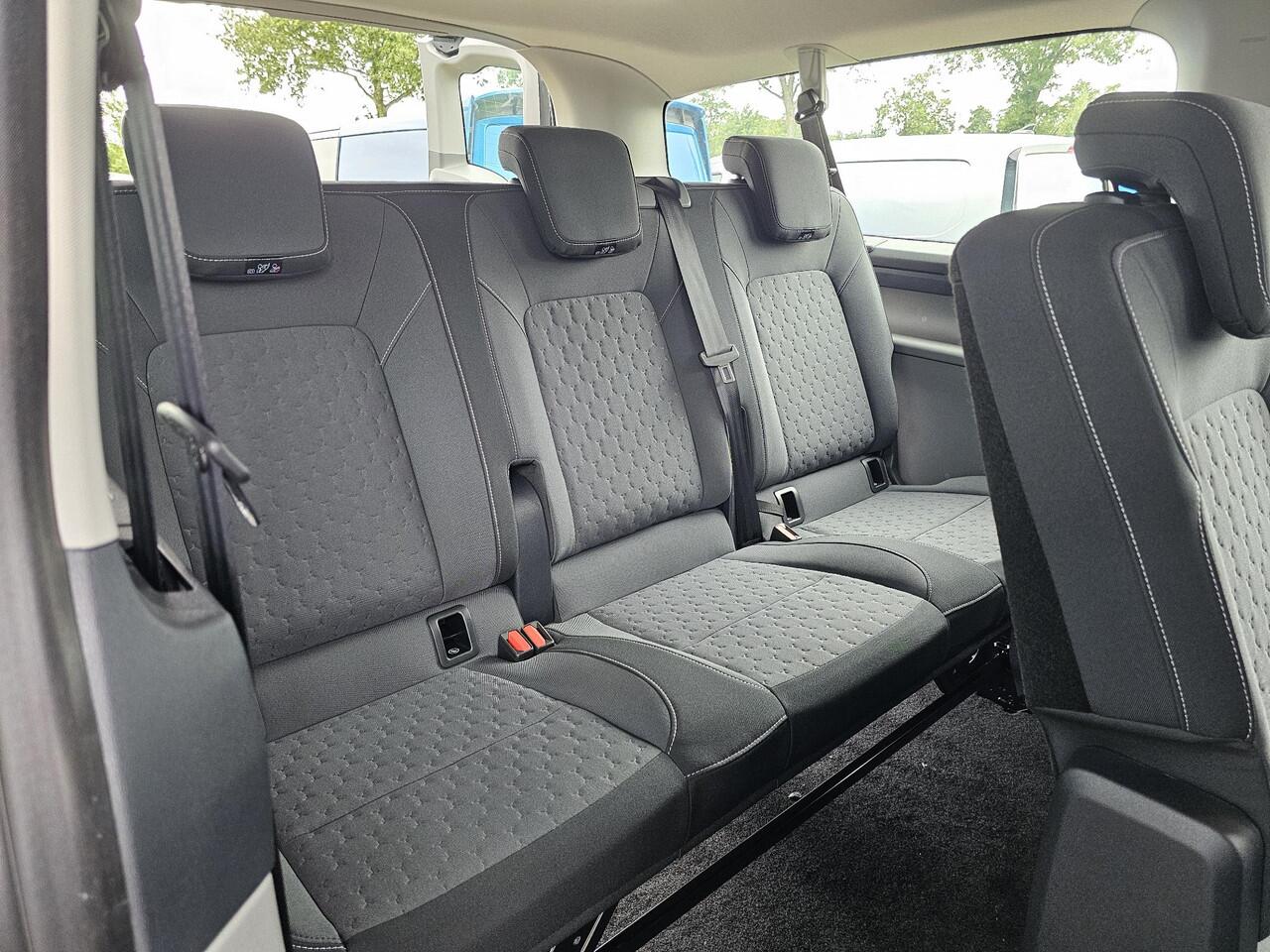 Ford TRANSIT CUSTOM 340 2.5 PHEV L2H1 Limited 233pk | Kombi | Incl. BTW/BPM | Dubbele zijschuifdeur | Privacy Glass | Inklapbare trekhaak | 17 inch lichtmetalen velgen | Driver Assistance Pack Premium | Verwarmbaar stuurwiel