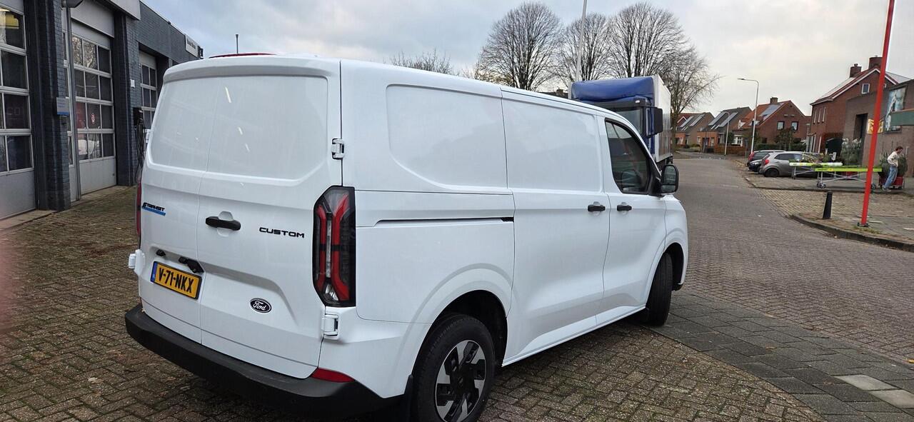 Ford TRANSIT CUSTOM E-Transit 320 L1H1 Trend 65 kWh Direct leverbaar