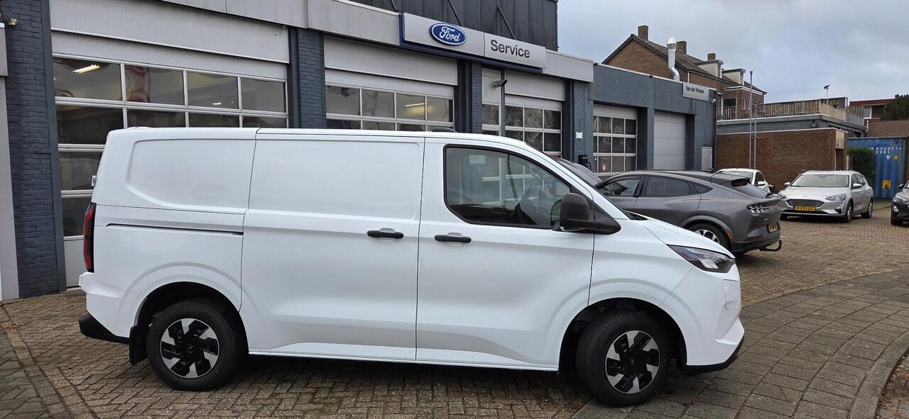 Ford TRANSIT CUSTOM E-Transit 320 L1H1 Trend 65 kWh Direct leverbaar