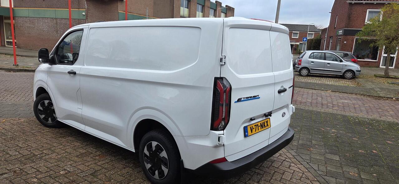 Ford TRANSIT CUSTOM E-Transit 320 L1H1 Trend 65 kWh Direct leverbaar