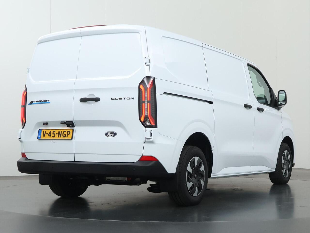 Ford TRANSIT CUSTOM E-Transit 320 | L1 H1 | Trend | 65 kWh | 2300 KG. AHW | Climate Control | Apple Carplay / Android Auto | 328 KM Range | Voorruitverwarming | Stoelverwarming | LED Koplampen | Achterdeuren |